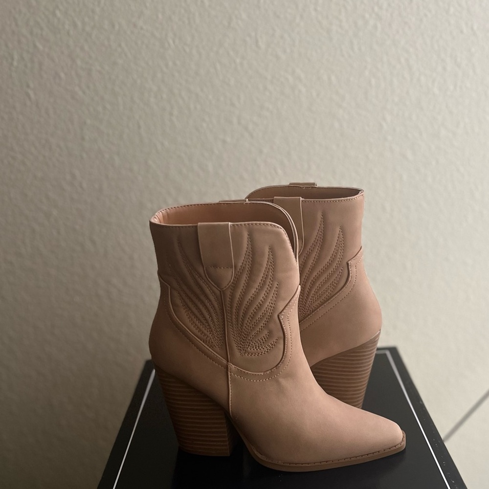 Qupid Women’s Booties 
Size: 6 - Picture 2 of 7